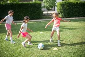 湖人16分惨败马刺！詹姆斯休战东契奇空砍38+三双 文班16+14+4帽